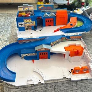 Hot Wheels Car Wash Station
